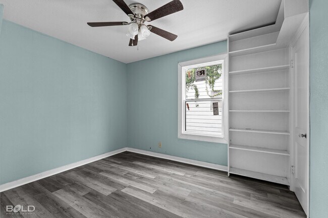 Building Photo - 237 E Elmwood St