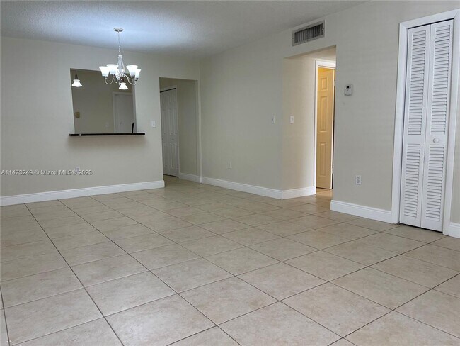 Building Photo - 4313 SW 69th Ave