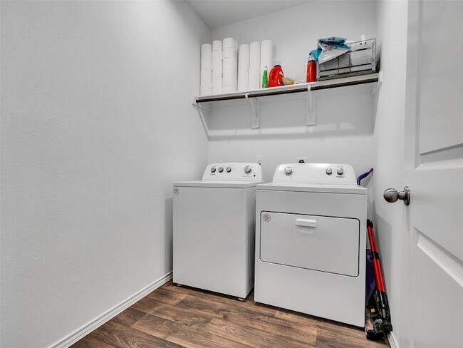 Building Photo - 2521 Honey Nest Ln