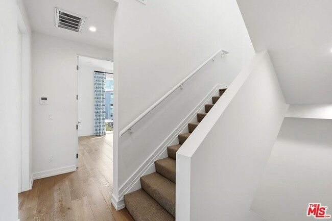 Building Photo - 1041 N Spaulding Ave