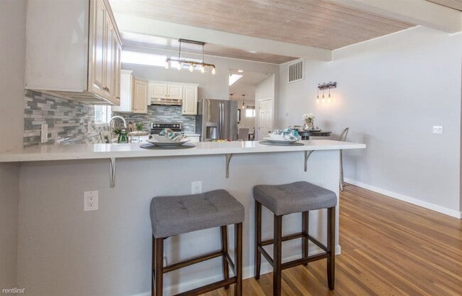 Building Photo - 3 br, 2 bath House - 1629 Sunset Drive