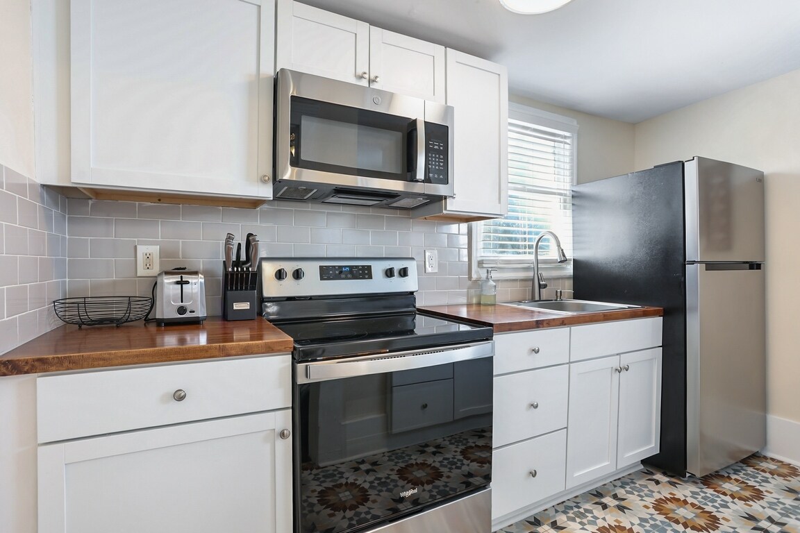 Building Photo - 303 W Park Ave