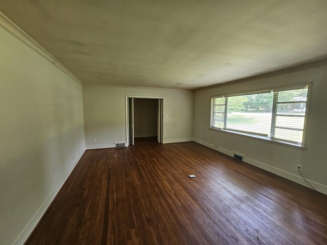 Building Photo - 7604 Shady Ln