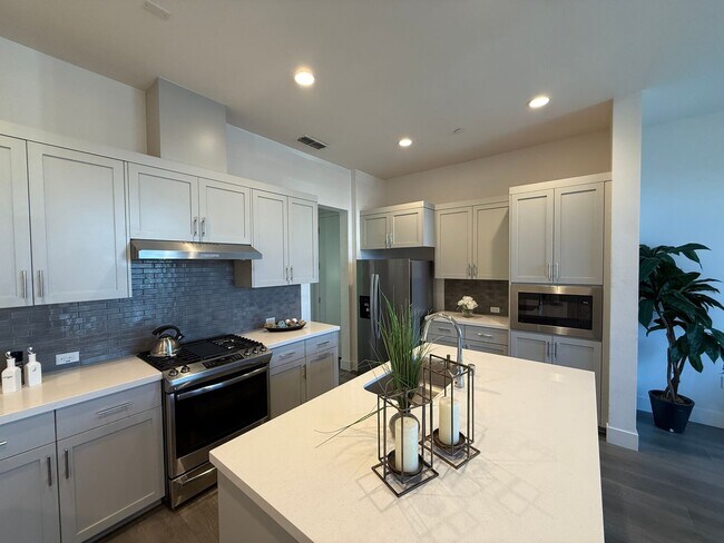 Building Photo - Newer Central Dublin Townhome with 2-Car Garage and Private Rooftop Deck