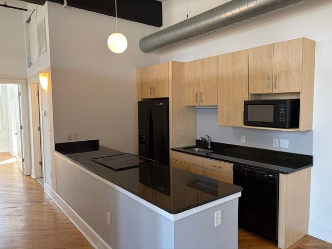 Building Photo - Sleek Manhattan Style Urban Condo Now Available in Byrne Lofts