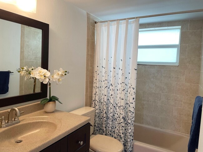 Building Photo - 37 Yacht Club Dr