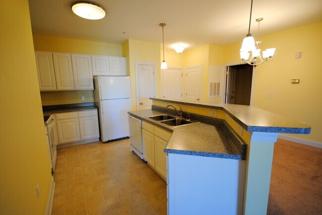 Building Photo - 200 Gateway Condos Dr