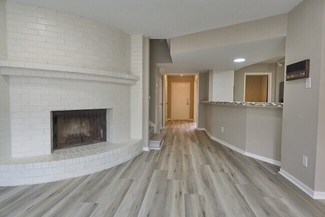 Building Photo - 14662 Perthshire Rd