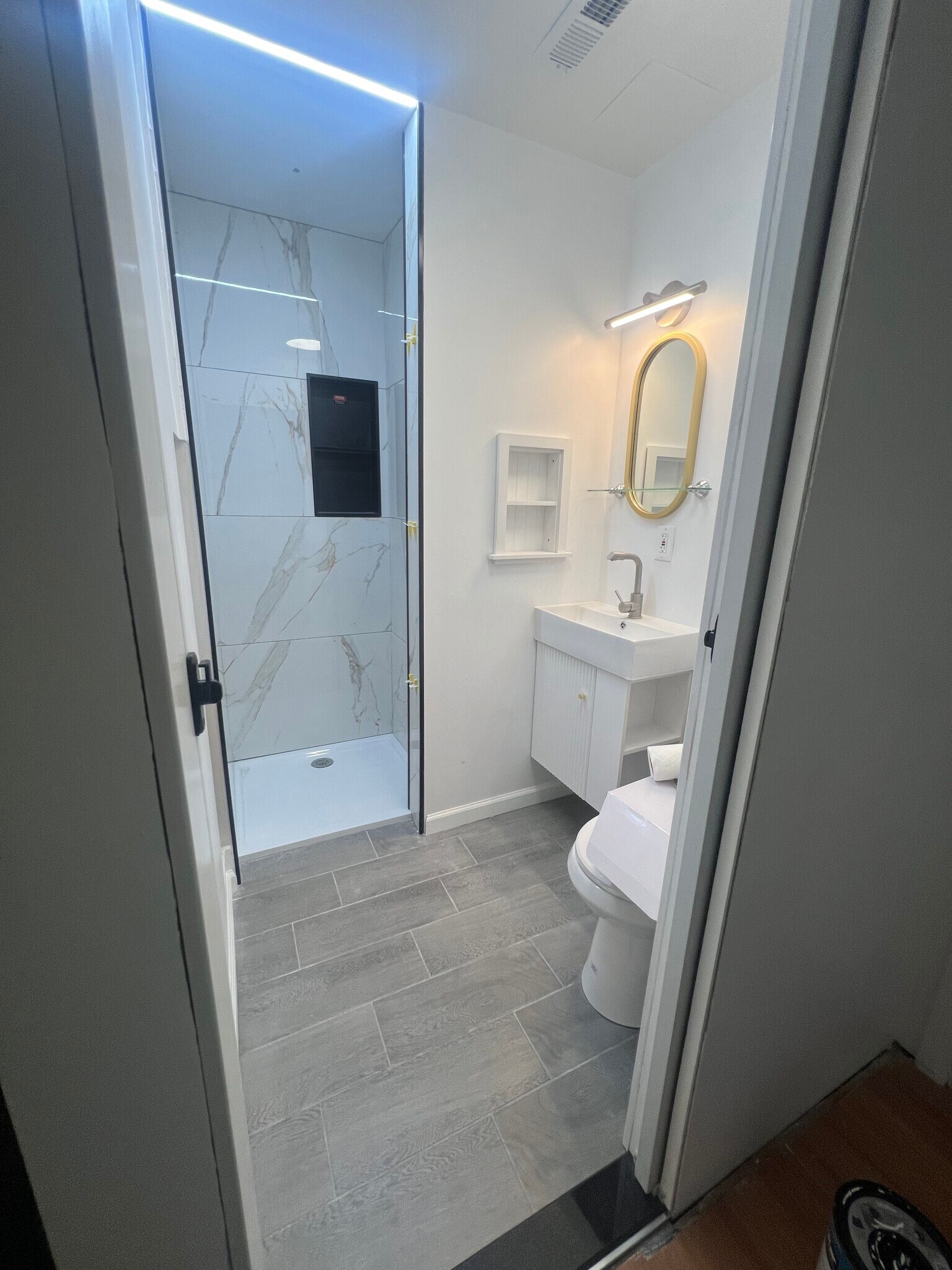 Unit 2 - Bathroom 1 - 2031 N 15th St