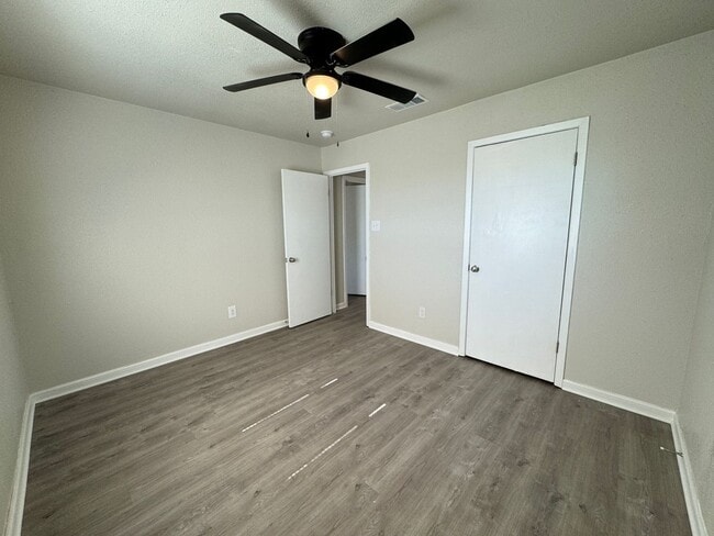 Building Photo - 1001 Ronstan Dr