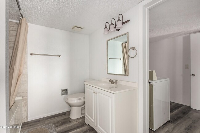 Building Photo - 15604 E Mustang Dr