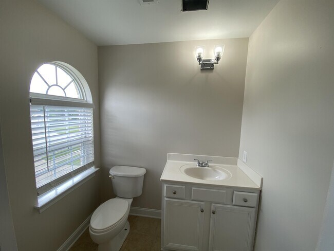 Building Photo - 2055B Cambria Dr