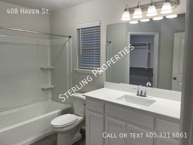 Building Photo - 408 Haven St
