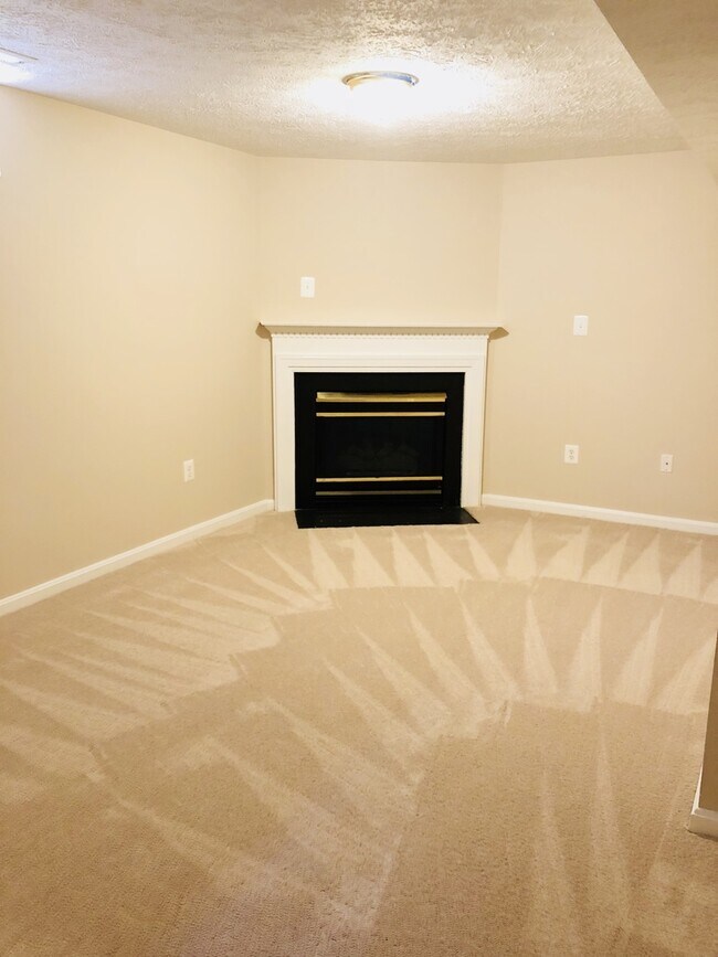 Building Photo - Available NOW!! HOME IN PARK RIDGE