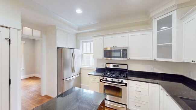 Building Photo - 2320 Chesterfield Ave