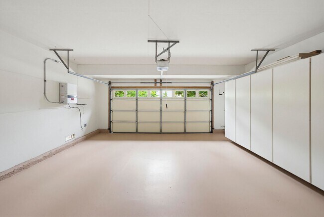 Building Photo - A wonderful opportunity to lease a bright, spacious Irvine home