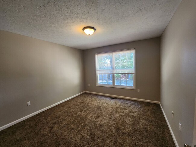 Building Photo - 4 Bedroom 3 Full Bath + Bonus Room