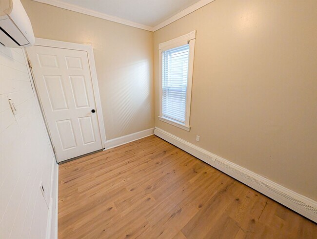 Building Photo - 103-105-105 Homer St