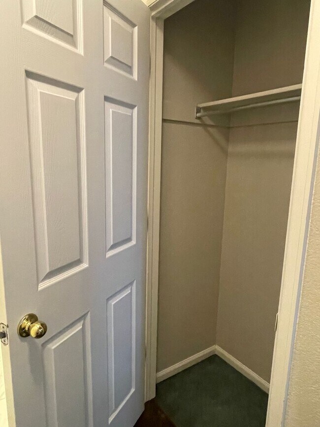 Building Photo - Beautiful Two-Story Home in Cul-de-sac