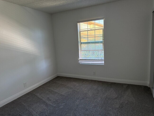 Building Photo - Two Story home - Three bedrooms, 2.5 baths near school and shopping