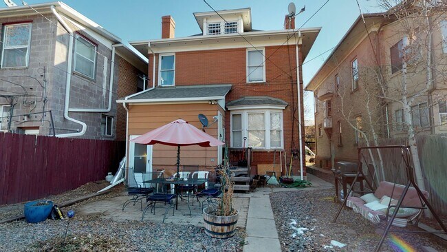 Building Photo - Charming Apartment Near Wash Park