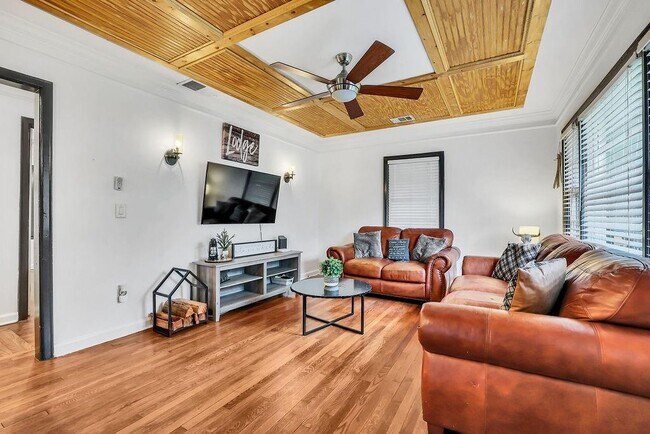 Building Photo - 4101 Clairmont Rd