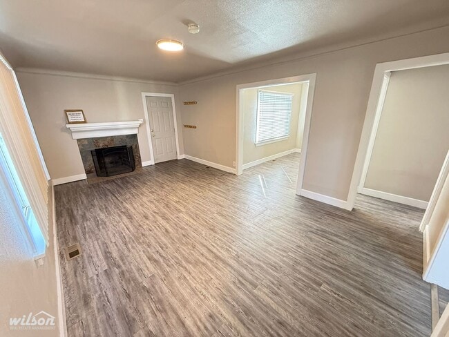 Building Photo - Move-In Ready 3-Bedroom with Fresh Finishes & Basement Space