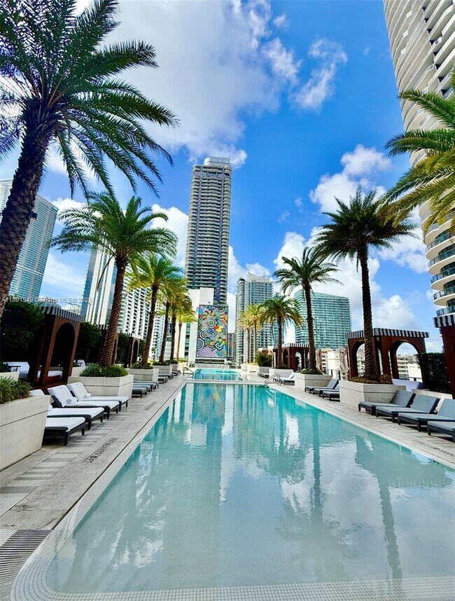 Building Photo - 801 S Miami Ave