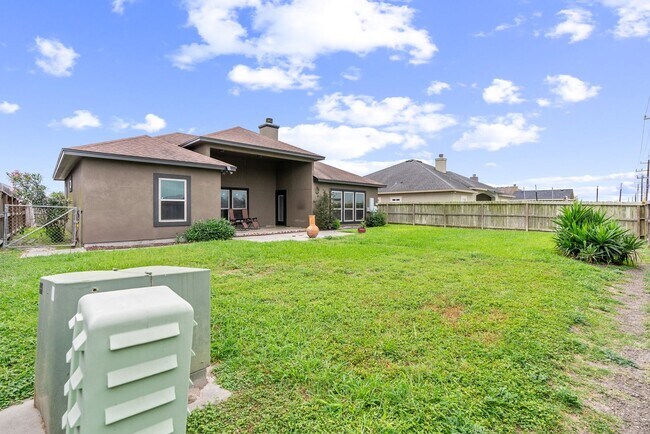 Building Photo - 4 bedroom 3 bathroom-Rodd Field/Yorktown