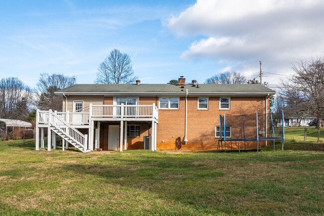 Building Photo - 3 Bedroom Home in Campbell County