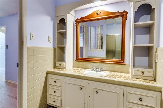 Building Photo - 705 Lake Louise Rd