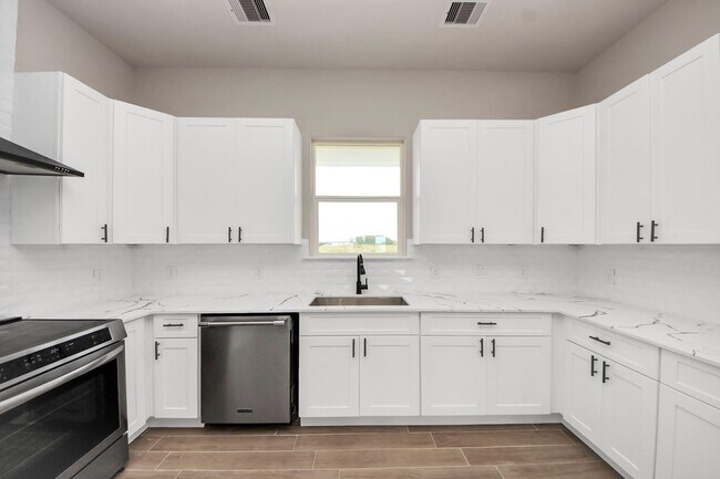 Building Photo - 11141 Rd 5503