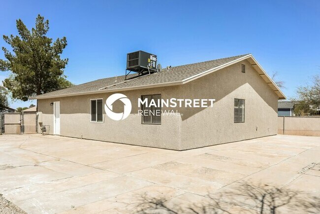 Building Photo - 4 Bedroom Pet-Friendly Home in TUCSON, AZ with Main Street Renewal
