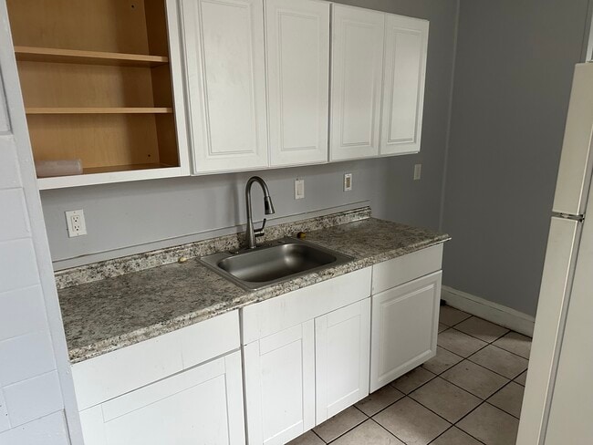 Building Photo - 318 Ardmore Ave