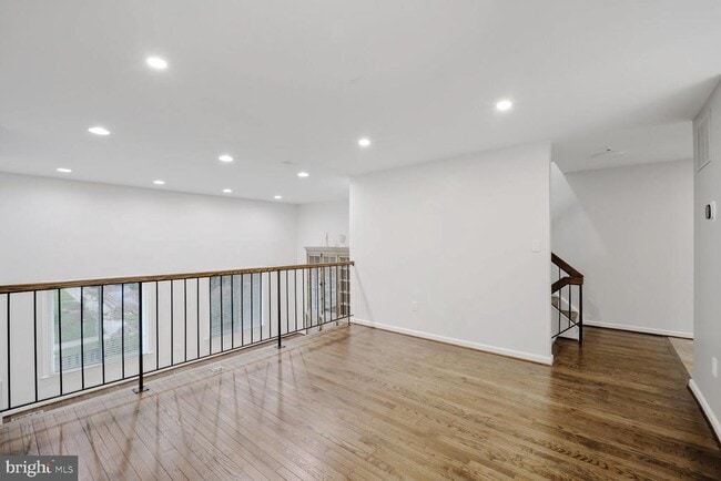 Building Photo - 6929 Mclean Park Manor Ct