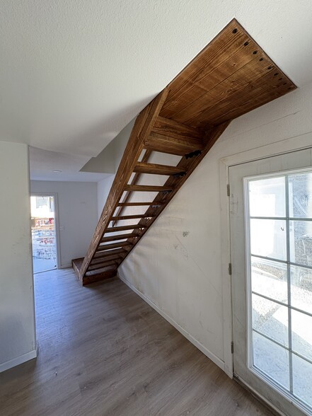 Building Photo - 214 Kimble St