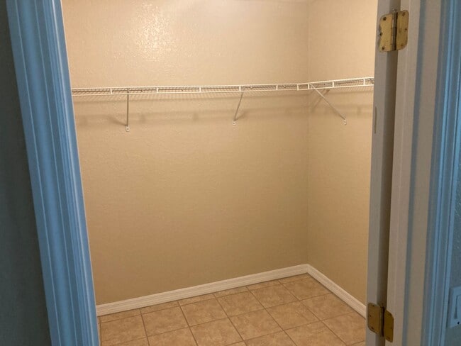 Building Photo - 3/2 Home Silver Springs Shores