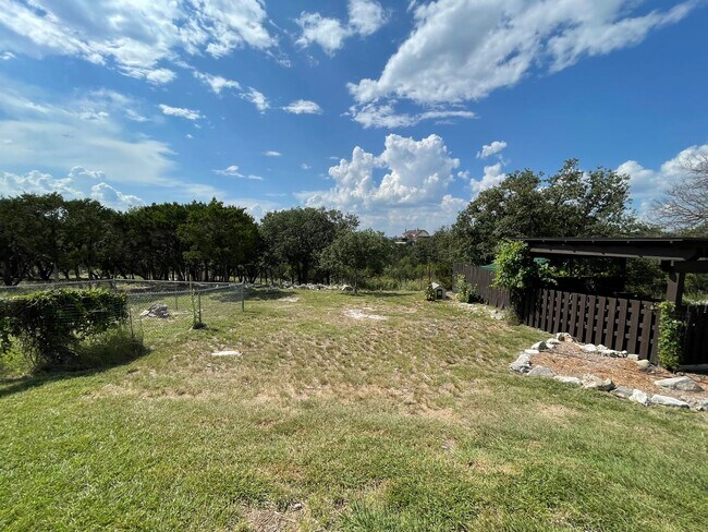 Building Photo - Guest Home in the Gated Saddlewood Estates