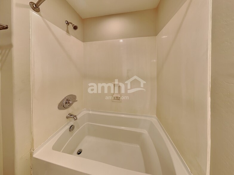 Building Photo - 2542 W Cordia Ln