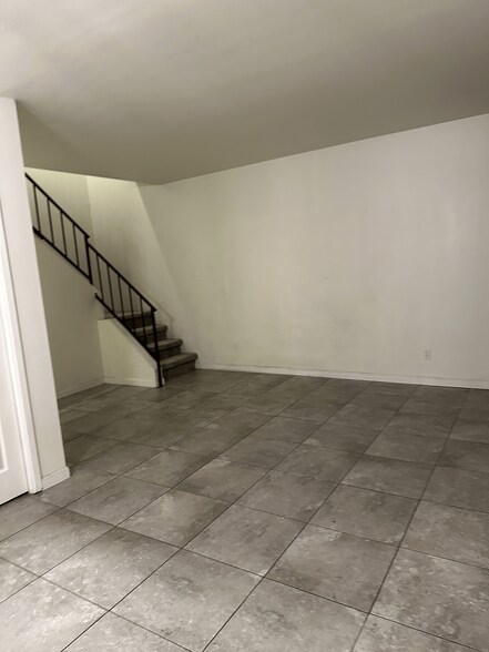 Building Photo - 286 W Palomino Dr