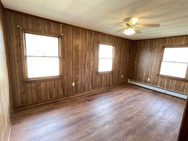 Building Photo - 154 Trenton Ave