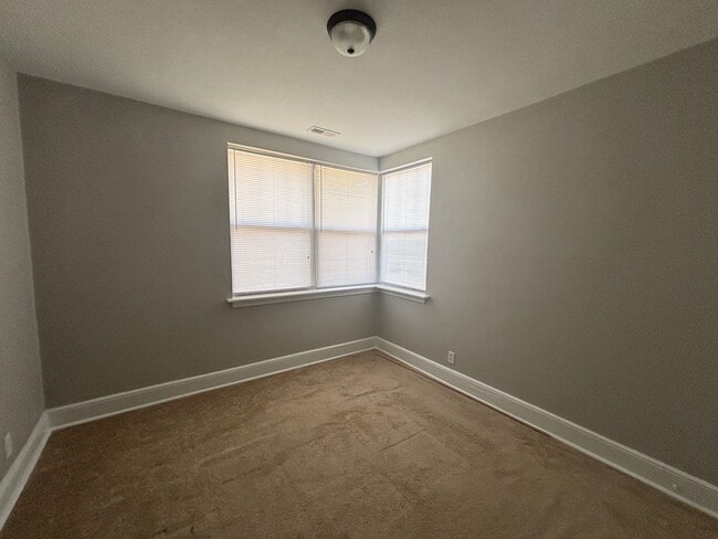 Building Photo - 938/940Woodlawn