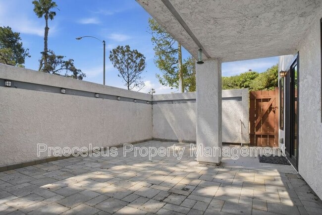 Building Photo - 1535 Apache Dr