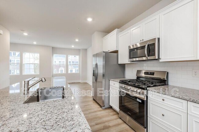 Building Photo - 2273 Marcy Dr