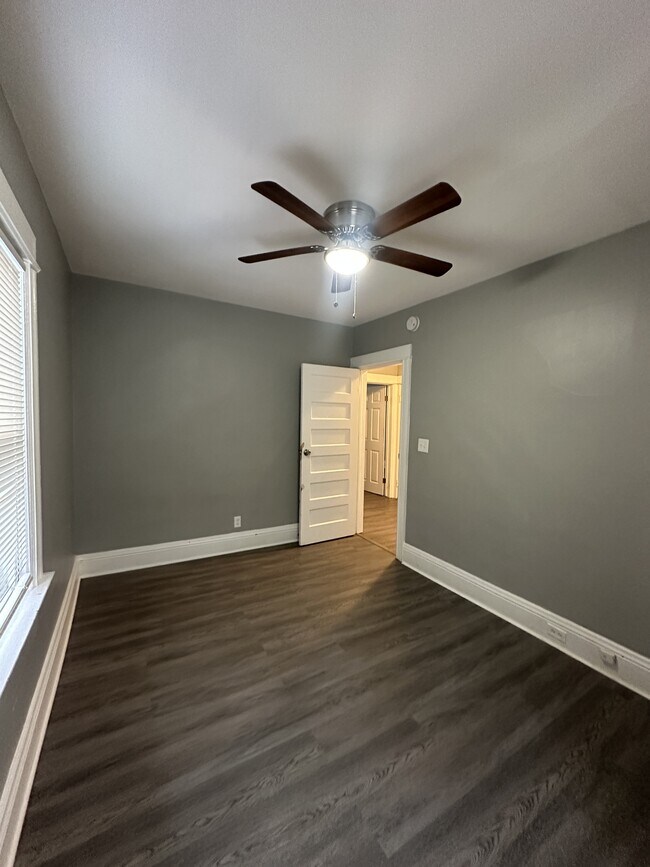 Building Photo - 174 Gardiner Ave