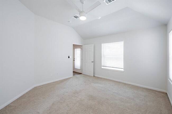 Building Photo - 331 Leisure Ln