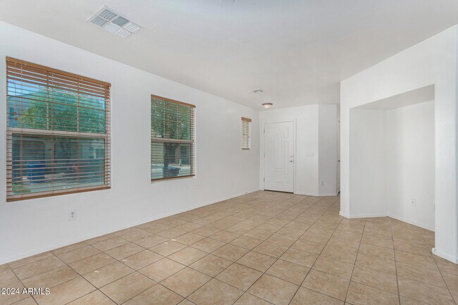 Building Photo - 2261 S Ponderosa Dr