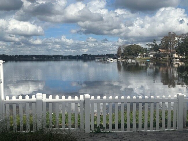 Building Photo - Whispering Oaks