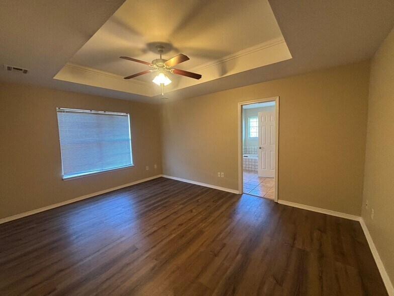 Building Photo - 1701 SW Elington St