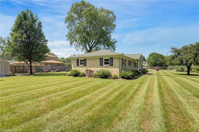 Building Photo - 949 General Beauregard Dr
